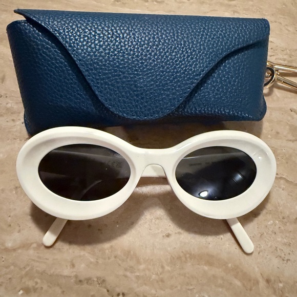 Loewe Cream Oval Sunglasses - Picture 4 of 4